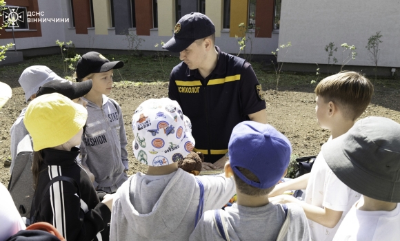 Рятувальники провели День цивільного захисту у вінницькому ліцеї №33