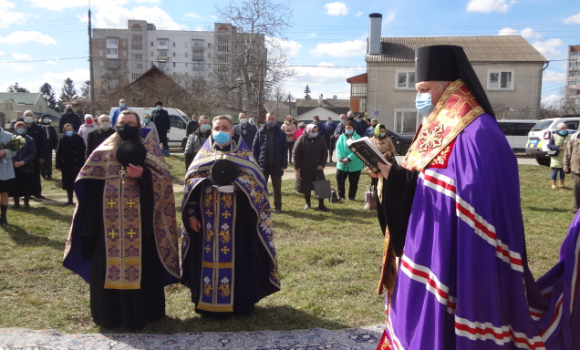 У місті Бар освятили хрест на місці будівництва нового храму