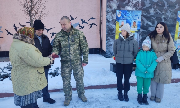 Сім'ї полеглого Героя з Гніванської громади вручили орден За мужність