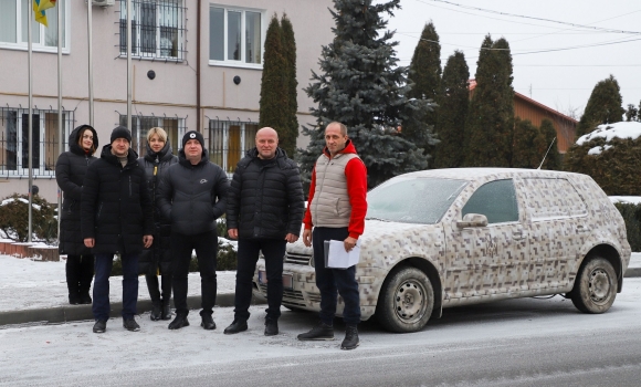 Стрижавська громада відправила на передову ще один автомобіль