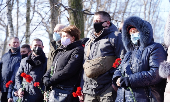 У Вінниці відбулось покладання квітів до пам'ятника загиблим у Афганістані