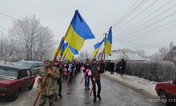 Теплицька громада прощалась із сержантом аеромобільного взводу