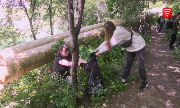 Толока вінничани прибирали береги річки Дьогтянець