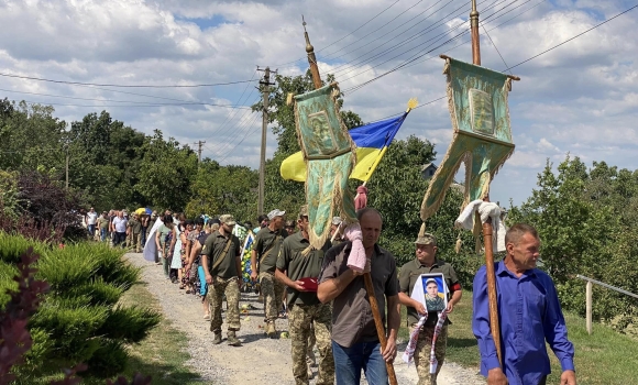 Тульчинська громада “живим коридором” проводжала хороброго воїна