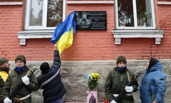 У Барській громаді відкрили меморіальну дошку на честь полеглого Героя