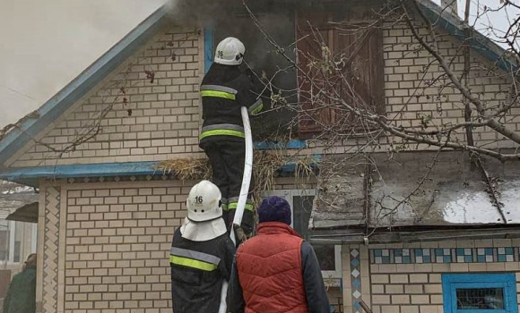 У Бершадській громаді горіла господарча споруда з сіном