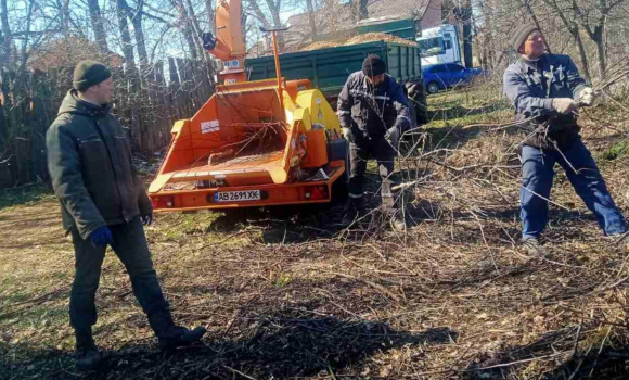 У Десні проходить весняне прибирання території 