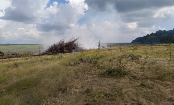 У Гайсинській громаді палія трави змусять заплатити штраф