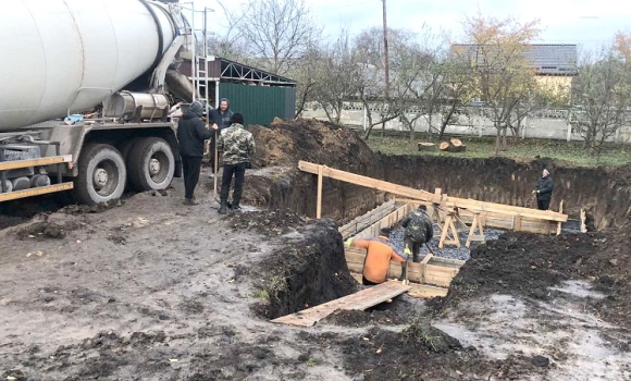 У Калинівці розпочали будівництво чергового укриття для дошкільнят