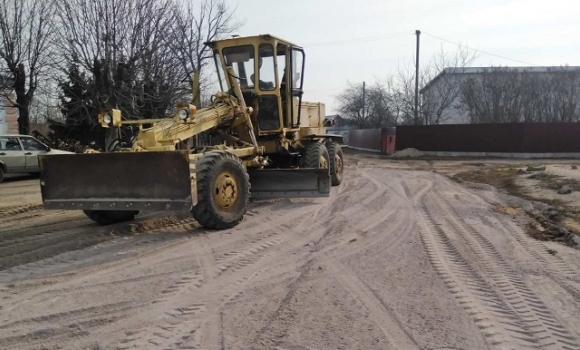 У Калинівській громаді доводять до ладу сільські дороги після зими