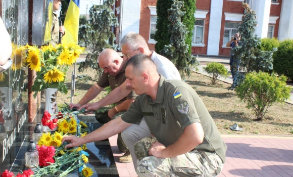 У Калинівській громаді вшанували пам’ять Героїв