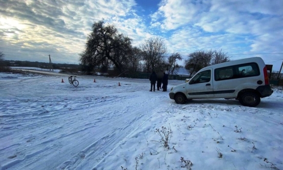 У Хмільницькому районі 23-річна водійка наїхала на 55-річну велосипедистку