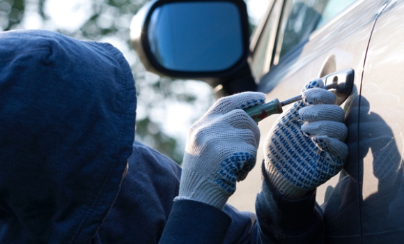 У Хмільницькому районі чоловік поцупив авто з підприємства, де працював