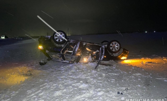 У Хмільницькому районі водій Audi зіткнувся з відбійником