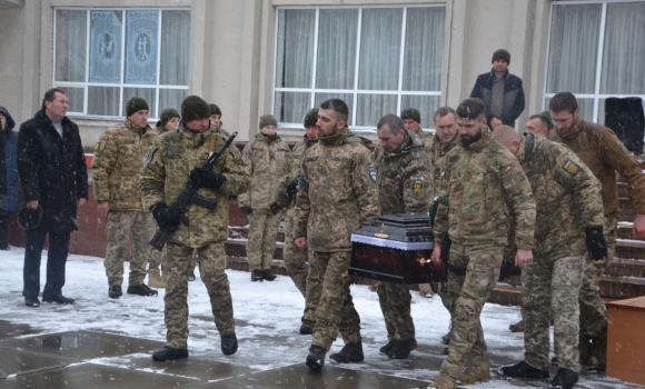 У Хмільнику поховали Героя, який загинув у перший день повномасштабної війни