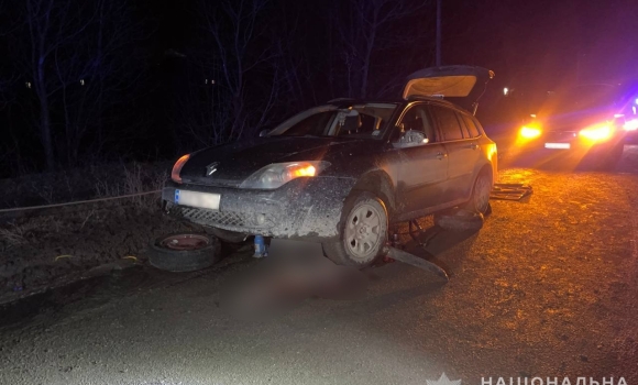 У Хмільницькому районі водій переїхав на смерть чоловіка, який посеред ночі лежав на дорозі