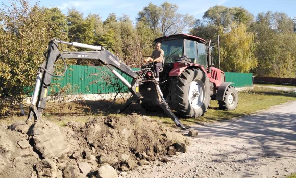 У Корделівці будують новий водогін, бо ситуація з водопостачанням катастрофічна