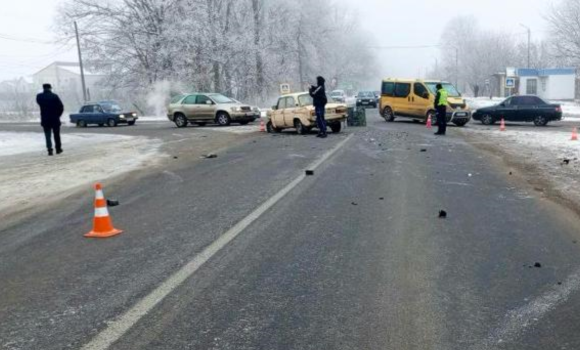 У Козятині водій ВАЗ не поступився дорогою водійці Fiat і потрапив у лікарню