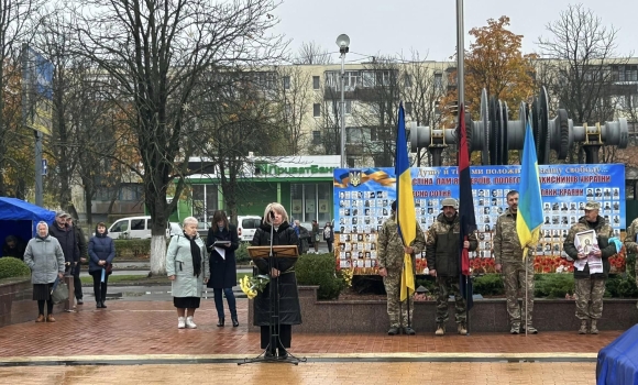 У Ладижині прощались із загиблим на Донеччині воїном