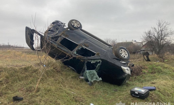 У Ладижині водій SsangYong не впорався з керуванням та з’їхав в кювет