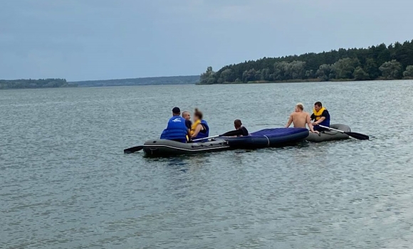 У Ладижинській громаді врятували дівчину, яку на матраці віднесло від берега