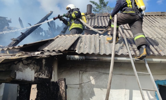 У Літинській громаді рятувальники гасили приватний будинок