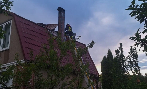 У Літинській громаді горів дах дачного будинку