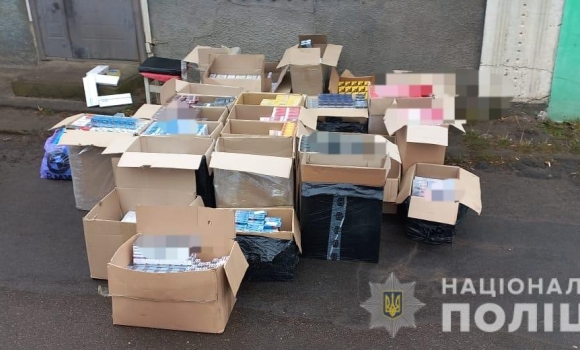 У Могилеві-Подільському виявили майже 12 тисяч пачок підпільних цигарок