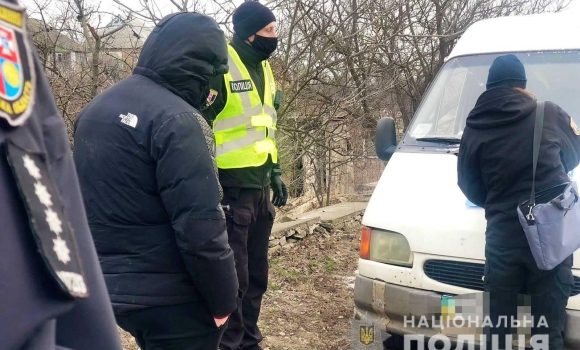 У Могилів-Подільському районі водій перевозив понад півтони підробленого алкоголю