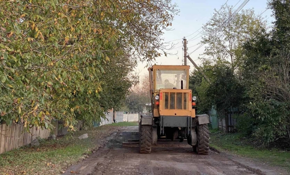 У Писарівці та Щітках відновлюють покриття доріг