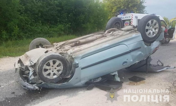 У Піщанській громаді перекинувся автомобіль: загинуло подружжя