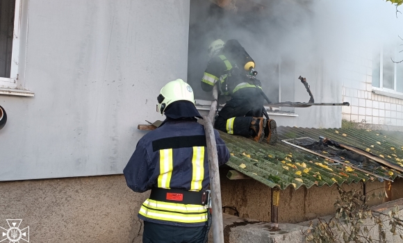 У Сутисках із палаючого будинку врятували 40-річного чоловіка