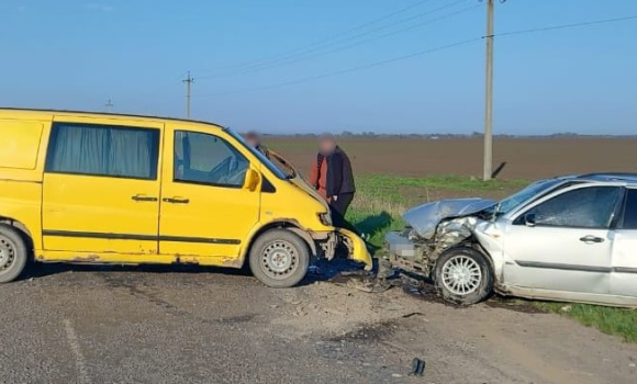 У Турбівській громаді Mercedes зіткнувся з Ford: постраждали четверо людей