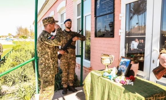 У Турбівській громаді відкрили меморіальну дошку полеглому Захиснику