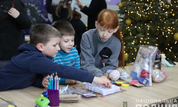 У Вінниці для юних переселенців влаштували майстерклас «Янголи перемоги»