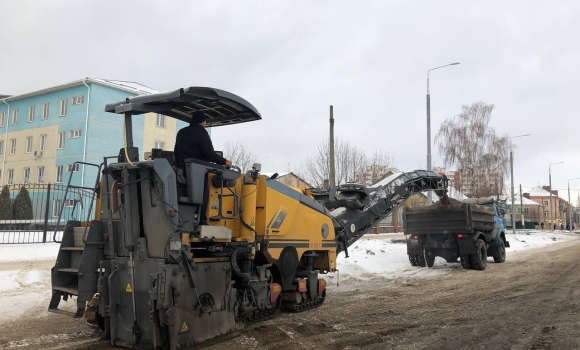 У Вінниці на вулиці Батозькій виконують земляні роботи та монтують освітлення