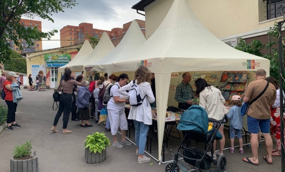 У Вінниці пройшов фестиваль "VinBookFest": онлайн-зустрічі, ярмарок та новинки