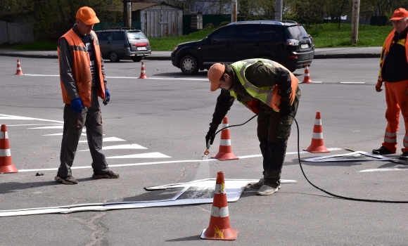 У Вінниці розпочали роботи із відновлення дорожньої розмітки