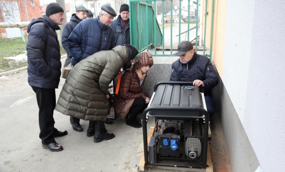 У Вінниці тривають навчання з користування генераторами у шкільних «пунктах незламності»