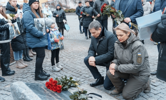 У Вінниці у роковини повномасштабної війни вшанували загиблих Героїв