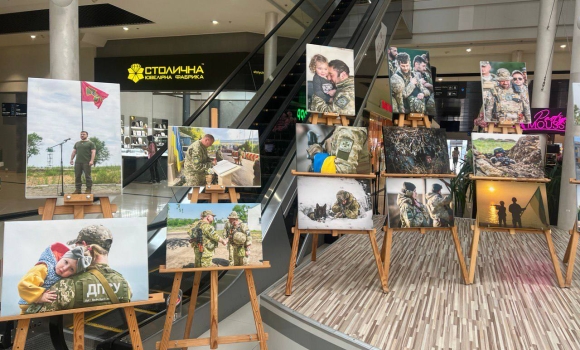 У Вінниці в “Мегамоллі” презентували фотовиставку «Нескорений Південь»