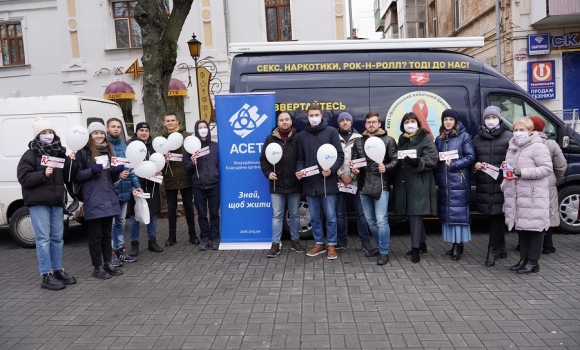 У Вінниці відбулась акція до Всесвітнього дня боротьби зі СНІДом