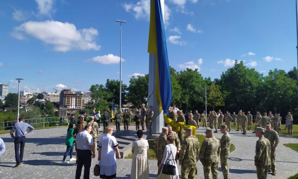 У Вінниці відбулося урочисте підняття державного прапора України