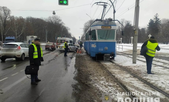 У Вінниці водій Hyundai збив 74-річного пішохода на тротуарі