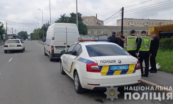 У Вінниці водій перевозив понад пів тонни фальсифікованого алкоголю 