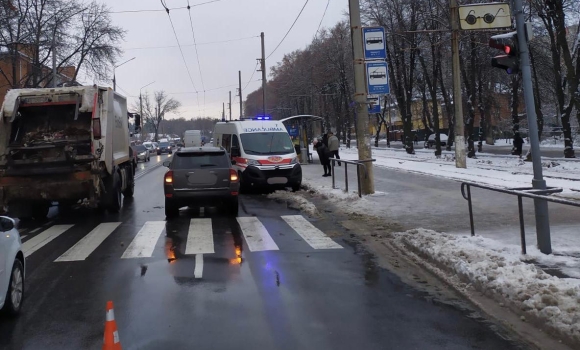 У Вінниці водій за кермом JEEP збив двох жінок-пішоходів на переході