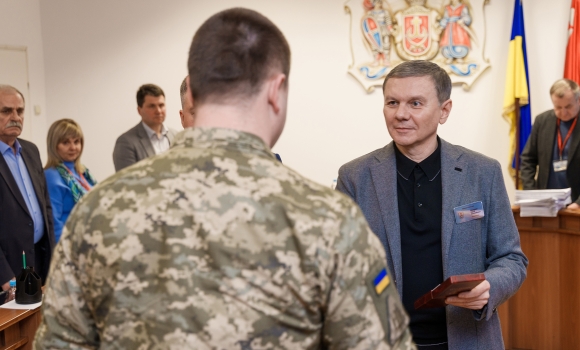 У Вінниці вручили спеціальну відзнаку підполковнику Повітряних Сил ЗСУ