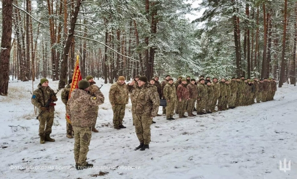 У вінницькій бригаді ТрО передали бойовий стяг новопризначеному командиру