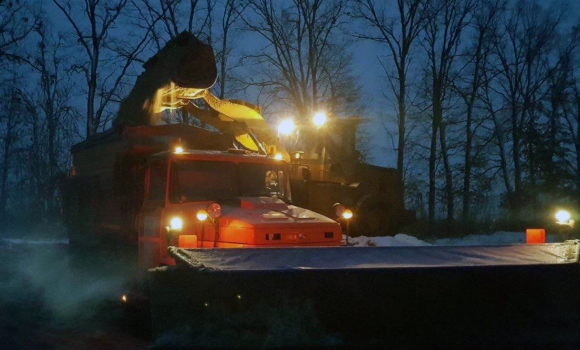 У Вінницькій області обробили траси протиожеледними матеріалами