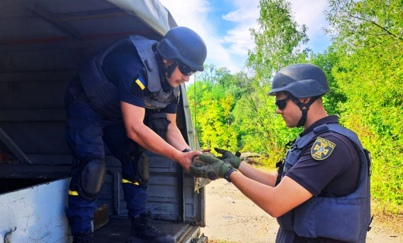 У Вінницькій області знайшли і знищили снаряд та міну